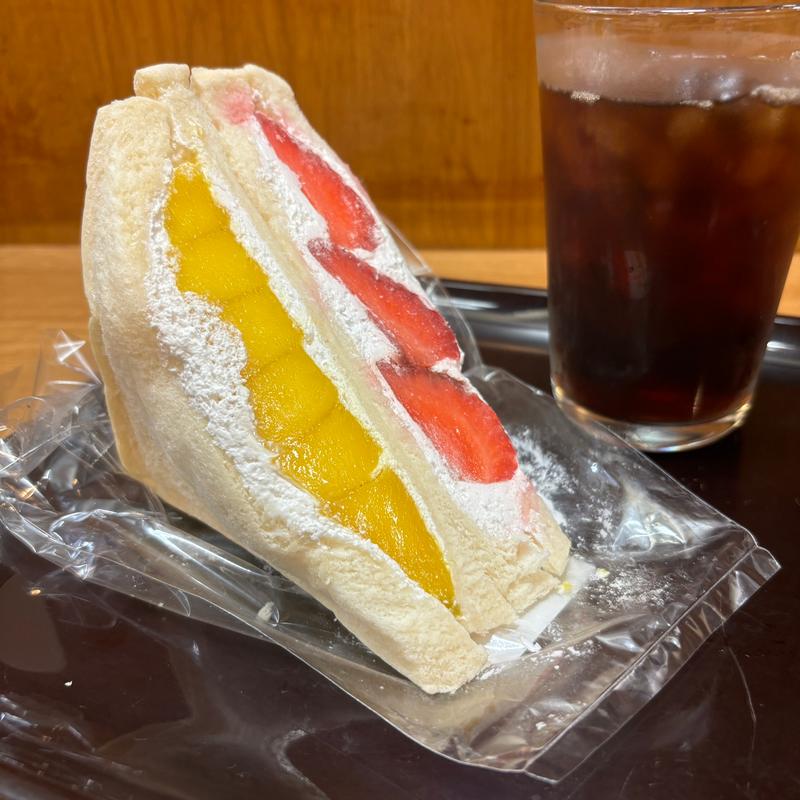 いちごとマンゴーサンド(スリーコンカフェ 池ノ上店)