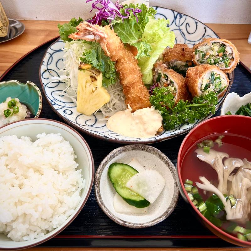 海老フライと餃子カツ定食(食楽・縁)