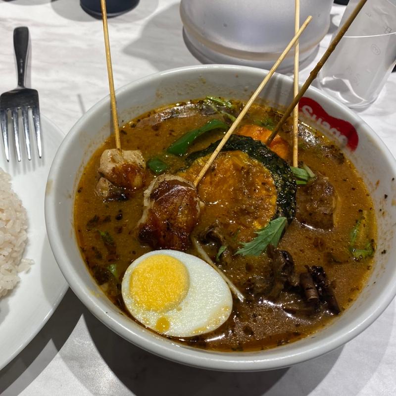 パリパリ知床鶏と7種の野菜カレー(北海道スープカレーSuage 池袋店)