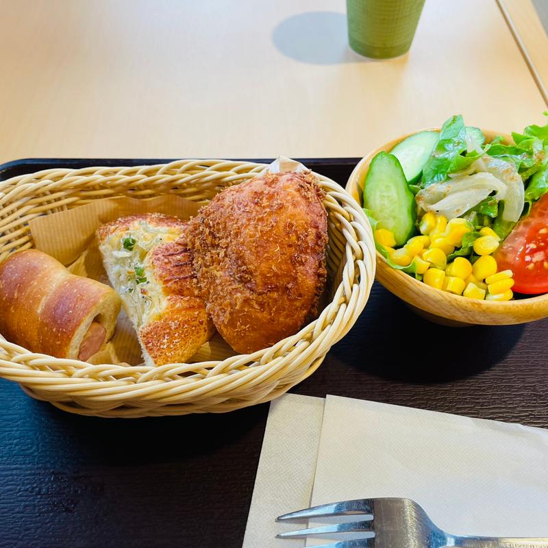 パン食べ放題＋サラダセット(ママン・ラトーナ 開成町店)