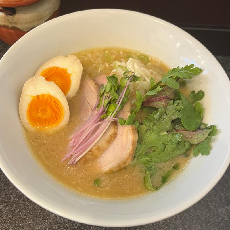 正油鶏白湯ラーメン(らーめん 阿久和堂)