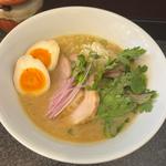 正油鶏白湯ラーメン(らーめん 阿久和堂)