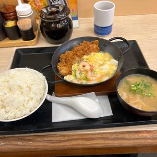 海鮮たまごチキンカツ定食(かつや 赤羽店)