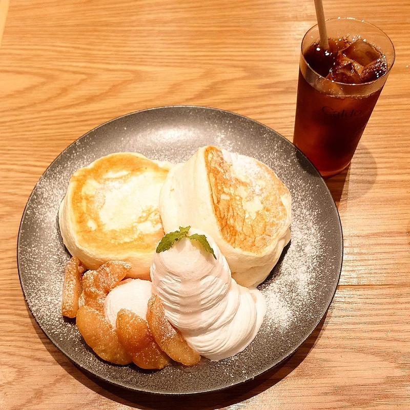 たっぷり桃づくしのパンケーキ(Caldo（カルド）)