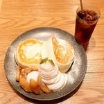 たっぷり桃づくしのパンケーキ