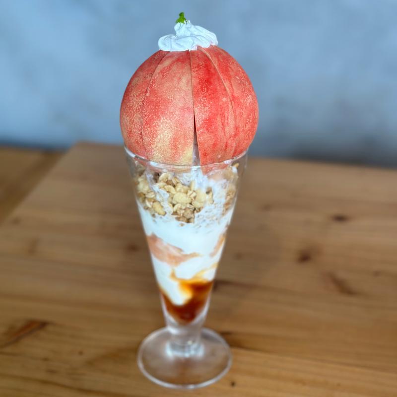 桃パフェ(カフェ ベルレザン Cafe Belle Raisin)