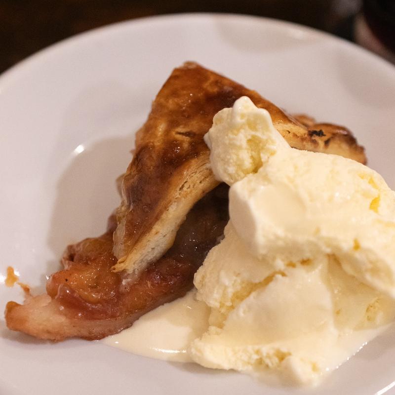 桃とスモモのパイ(カフェ・ラ・ダダ)