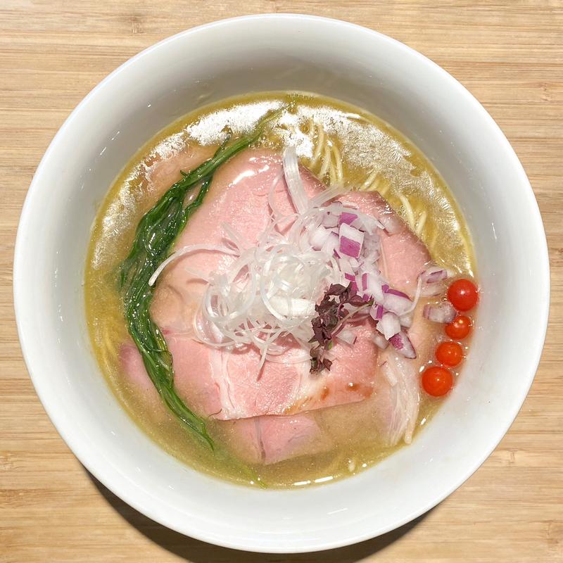 貝とトマトと鶏のトリプルスープの塩ラーメン(らぁ麺と点心 麺屋グラフミ)