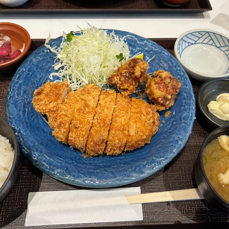ロースカツと唐揚げ定食(かつ麦)