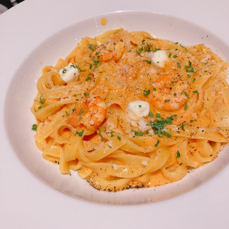 とろけるモッツァレラと海老のトマトクリームソース(オスロコーヒー 新宿サブナード店)