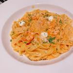 とろけるモッツァレラと海老のトマトクリームソース