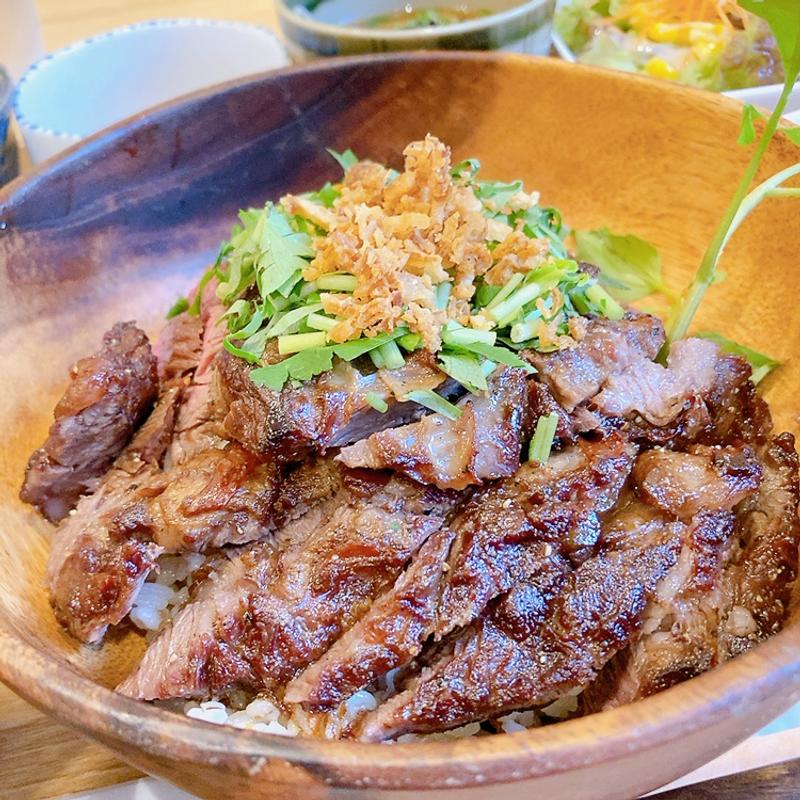 コンビステーキ丼(ステーキ丼専門 黒べぇさん広島店)