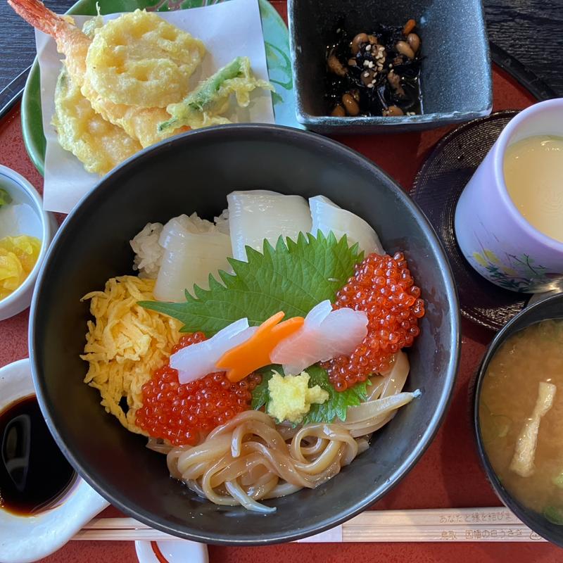 うさぎ三段跳び丼(おさかなダイニング ぎんりん亭 （おさかなだいにんぐ ぎんりんてい）)