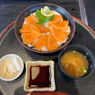 サーモン刺身定食(田子作 )