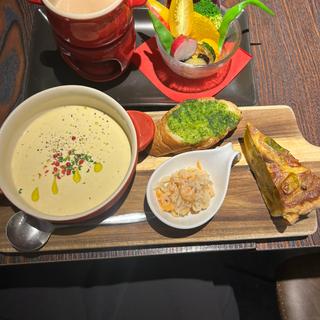 キッシュプレート(ロッシ カフェ)