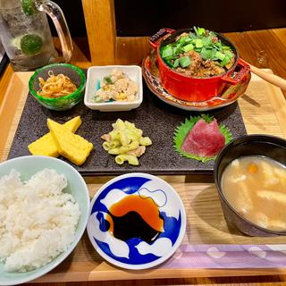 鍋焼き麻婆豆腐とおばんざい定食(食堂でべこ。)