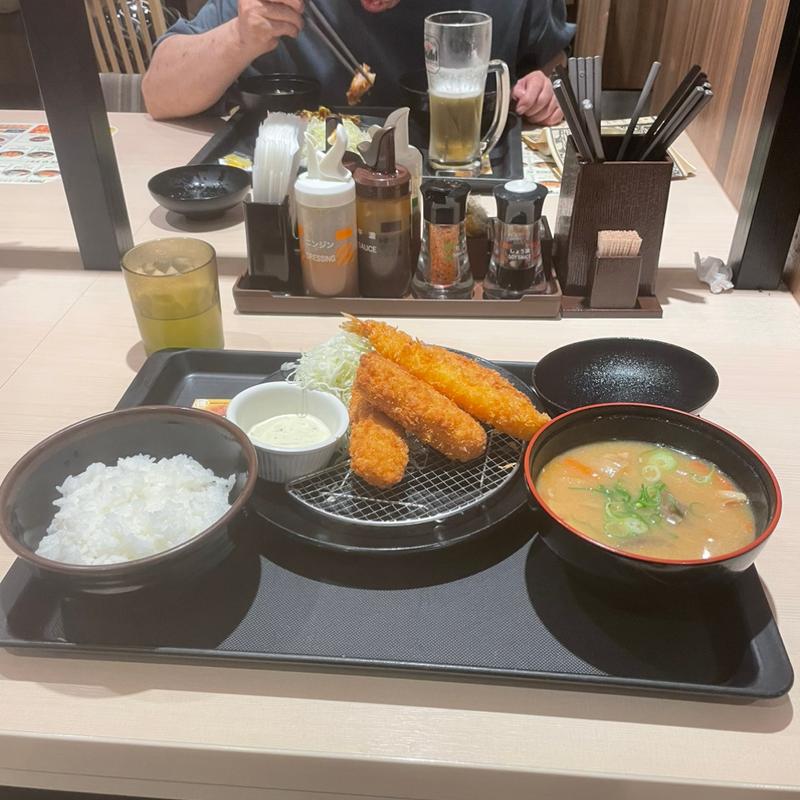 鮮盛合せ定食（イカ・白身魚・海老） (松のや 平塚店)