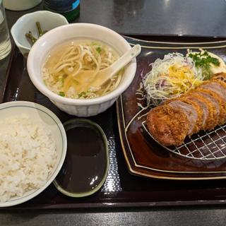 ヒレカツ定食(Tonkatsu Tombo)