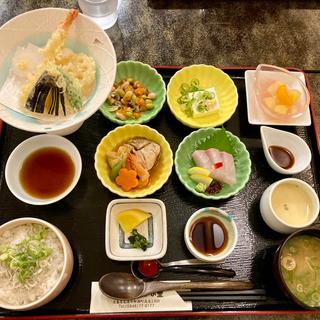 ひまわりレディース(御食事処みつぎ)
