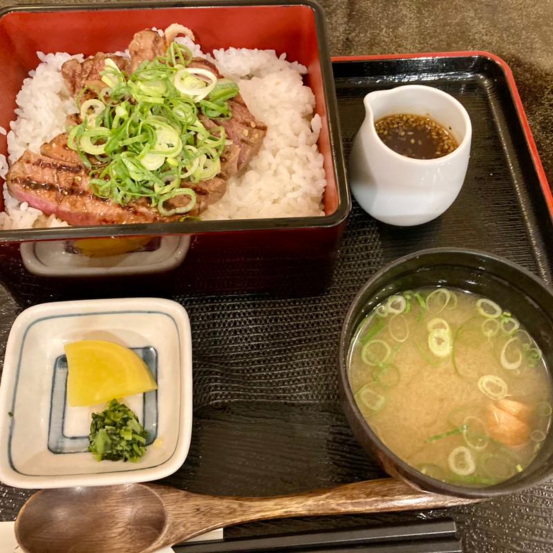 ステーキ重(御食事処みつぎ)