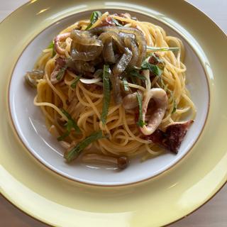 佐渡イカとシソの葉の和風パスタ(caMoco cafe 湖ASOBi)