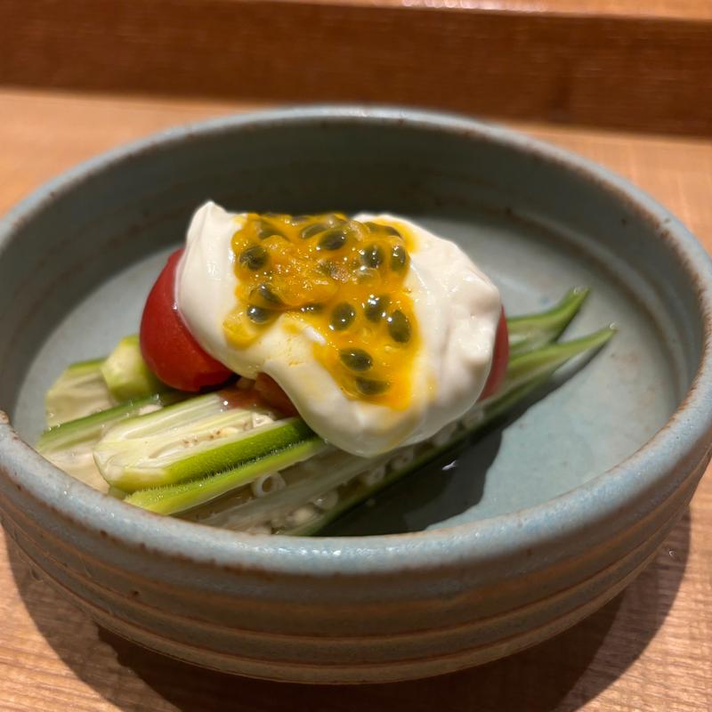 パッションフルーツ、フルーツトマト、オクラの白和え(tsugumi)