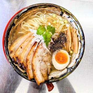 塩煮干しチャーシュー麺 並(麺屋 だしだ)