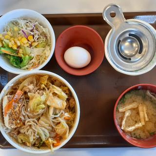 月見すき焼き牛丼(すき家 伊賀上野店 )