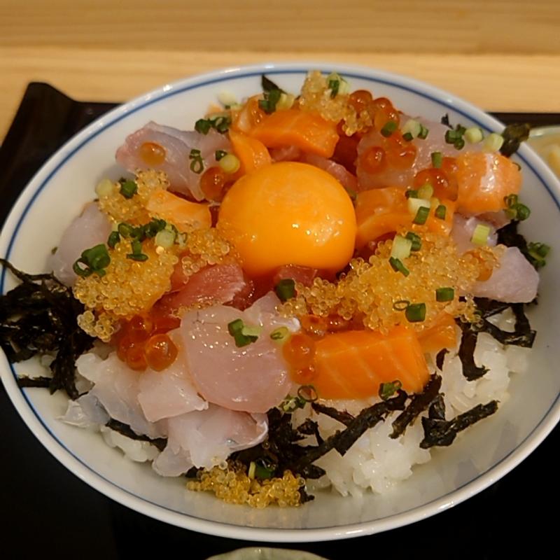 サービス丼(仲卸のお弁当 愛之助)