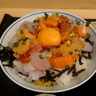 サービス丼(仲卸のお弁当 愛之助)