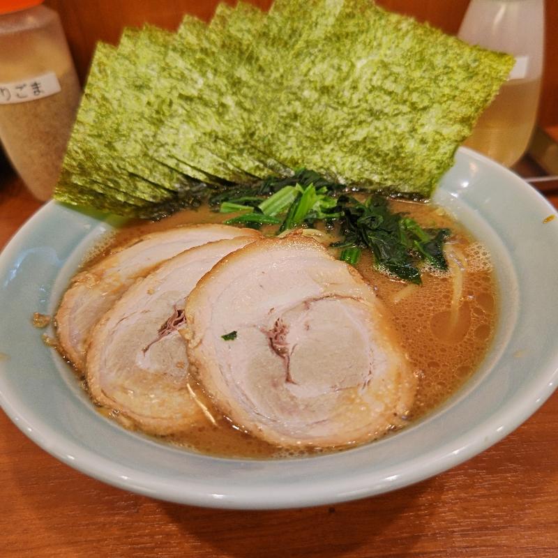 ラーメン(チャーシュー・海苔トッピング)(横浜家系ラーメン銀家 伊勢佐木町店)
