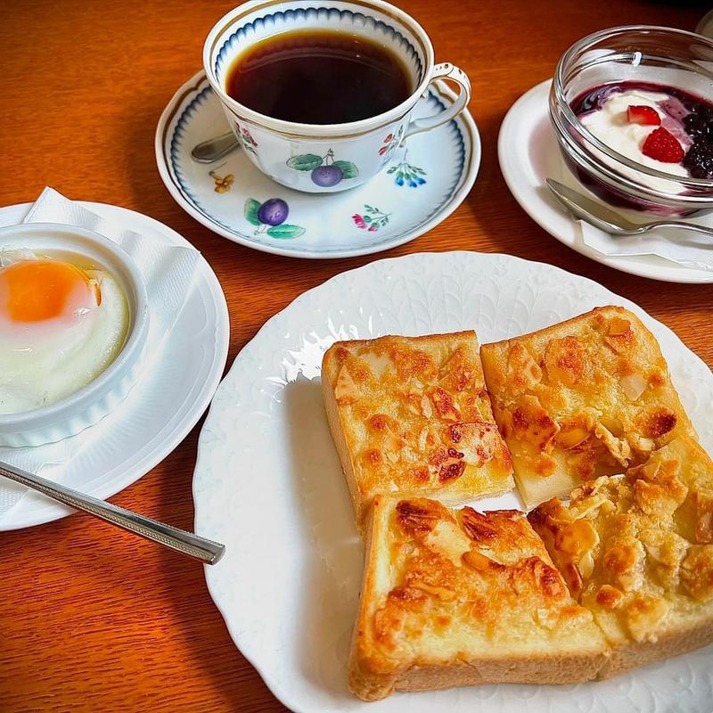 モーニング アーモンドトースト(カフェコダマ )