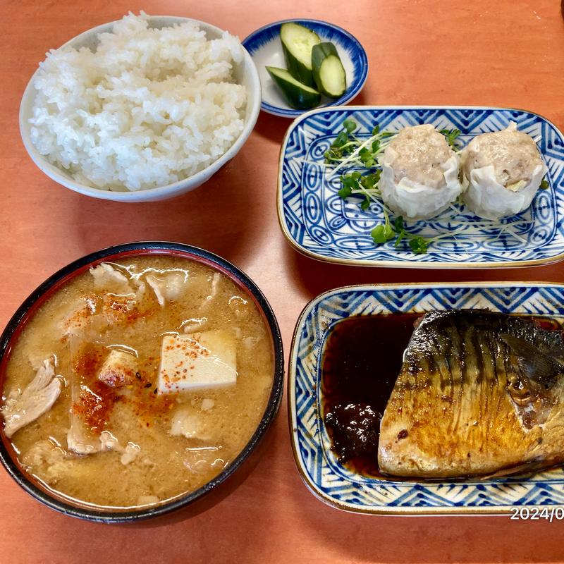 ぶたじる（ごはん小）　鯖の味噌煮　シュウマイ(かどや )