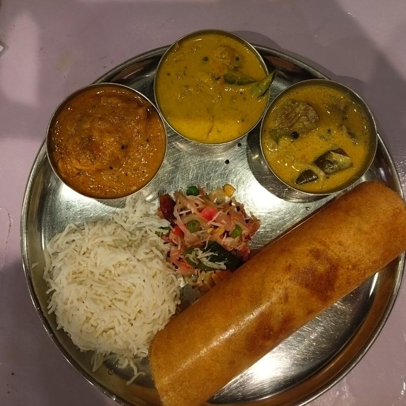 日替わりカレー3種(南印度料理 TOKYO BHAVAN)