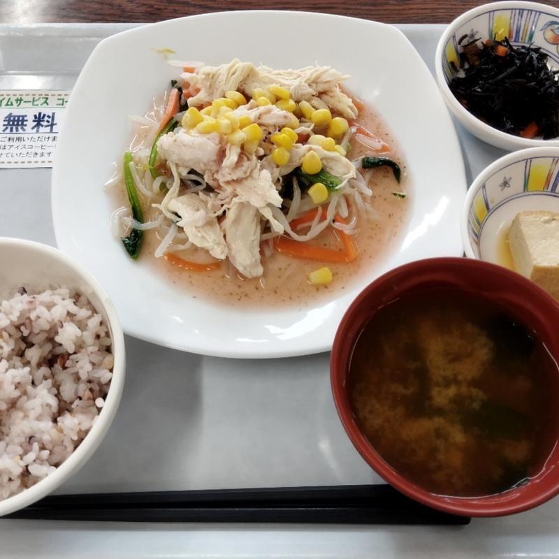 元気が出るメニュー(蒸し鶏の梅ソース)(葛飾区役所　食堂 )