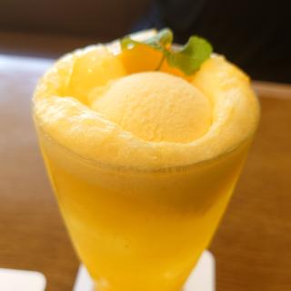 贅沢マンゴー クリームソーダ 〜アルフォンソマンゴー入り〜(珈琲館 鹿島店 )