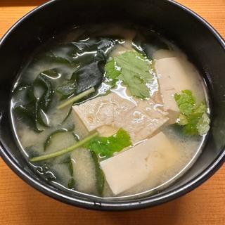 豆腐ワカメ汁(輝鮨 )