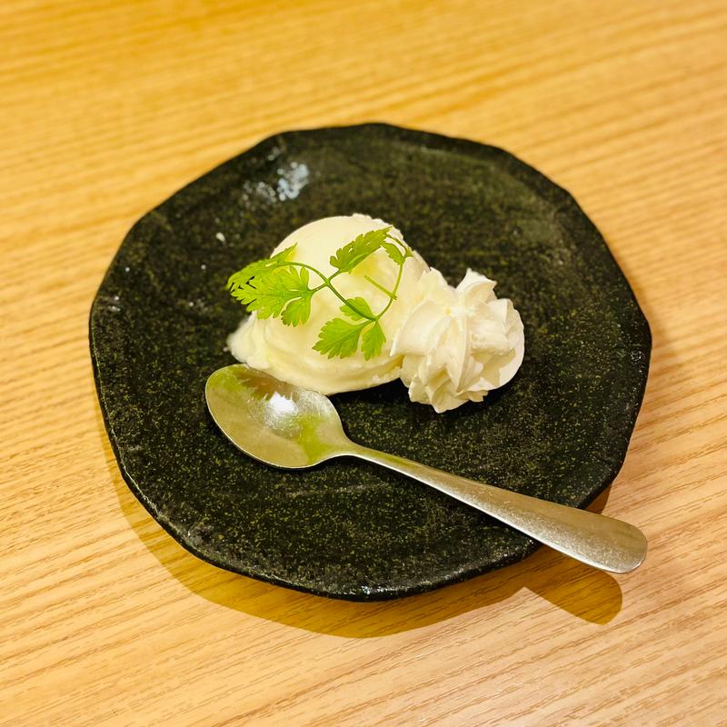 ロレーヌ岩塩の 塩ミルクアイス(串亭 ルミネ池袋)