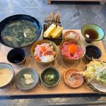 和牛炙り丼と漁師飯の2種食べ比べの浮世離れ御膳(浮世離れのSHIMA DOROBO)