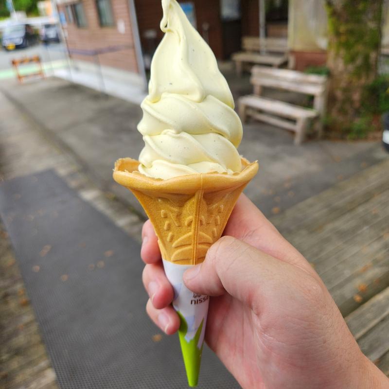 煎茶ソフト(道の駅くんま水車の里 かあさんの店)