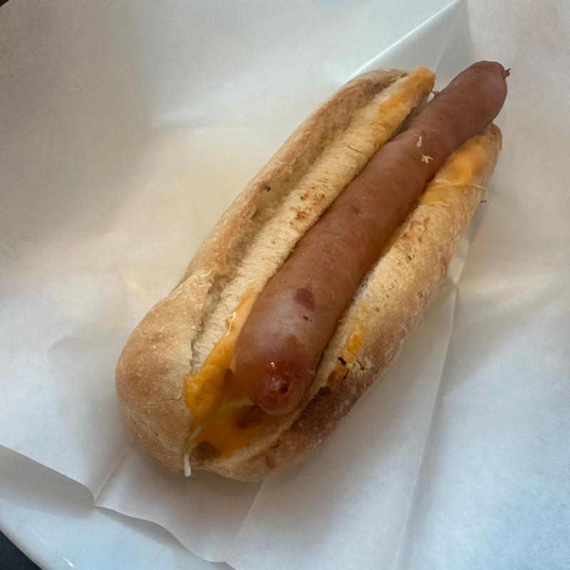 焼きたてドッグ　濃厚チェダー(カフェ・ベローチェ 淀屋橋店)