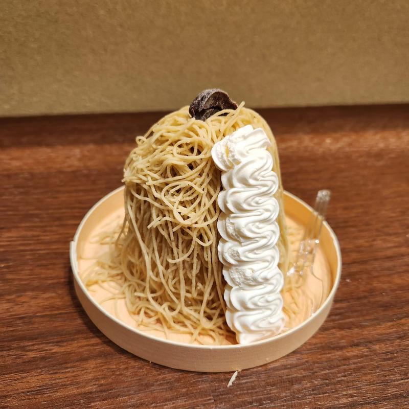 黄金モンブランソフト(和栗モンブラン専門店栗りん 日本橋コレド室町店)