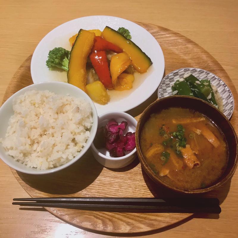 白身魚とカラフル野菜の出汁甘酢あんかけ(chano-ma 梅田)