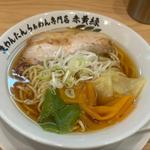 赤黄緑生わんたんらぁめん(魚介醤油)(人類みな麺類系列生わんたんらぁめん 赤黄緑 フォレストモール京田辺店)