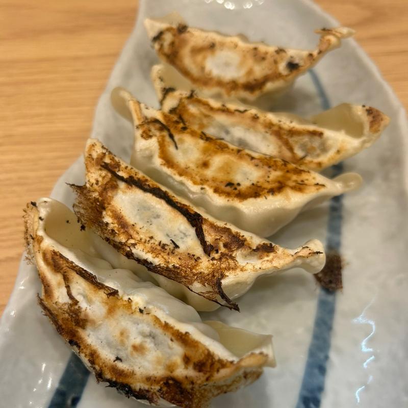 黒豚餃子(人類みな麺類系列生わんたんらぁめん 赤黄緑 フォレストモール京田辺店)