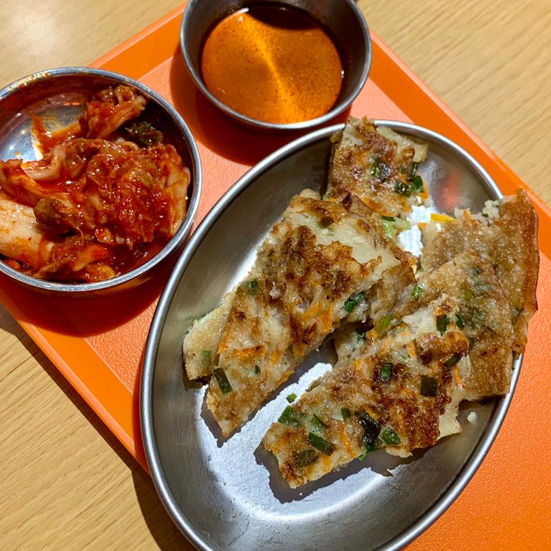 牛すじチヂミ(徳山商店 大阪コリアタウン本店)