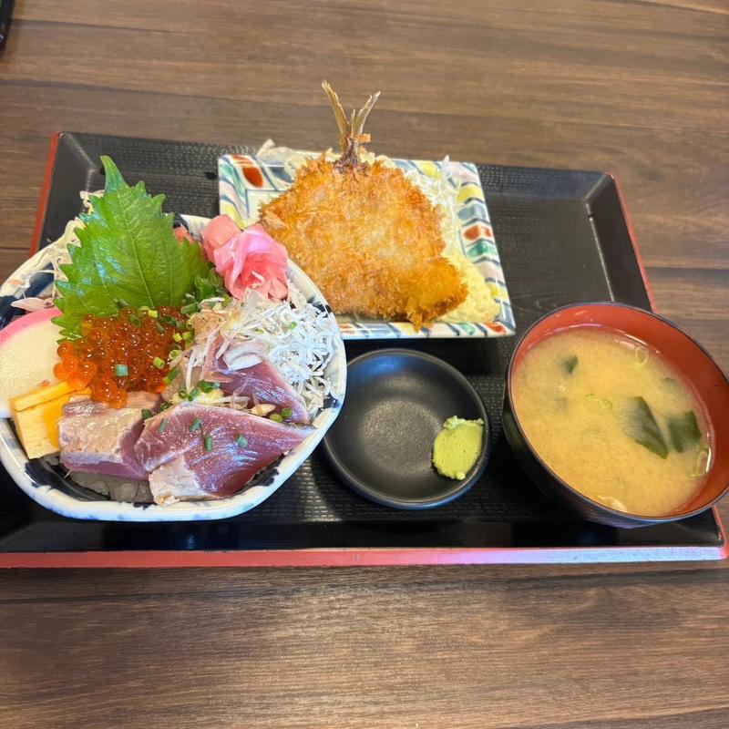 サービス丼 鯵フライ(海鮮亭 高はし （かいせんてい たかはし）)