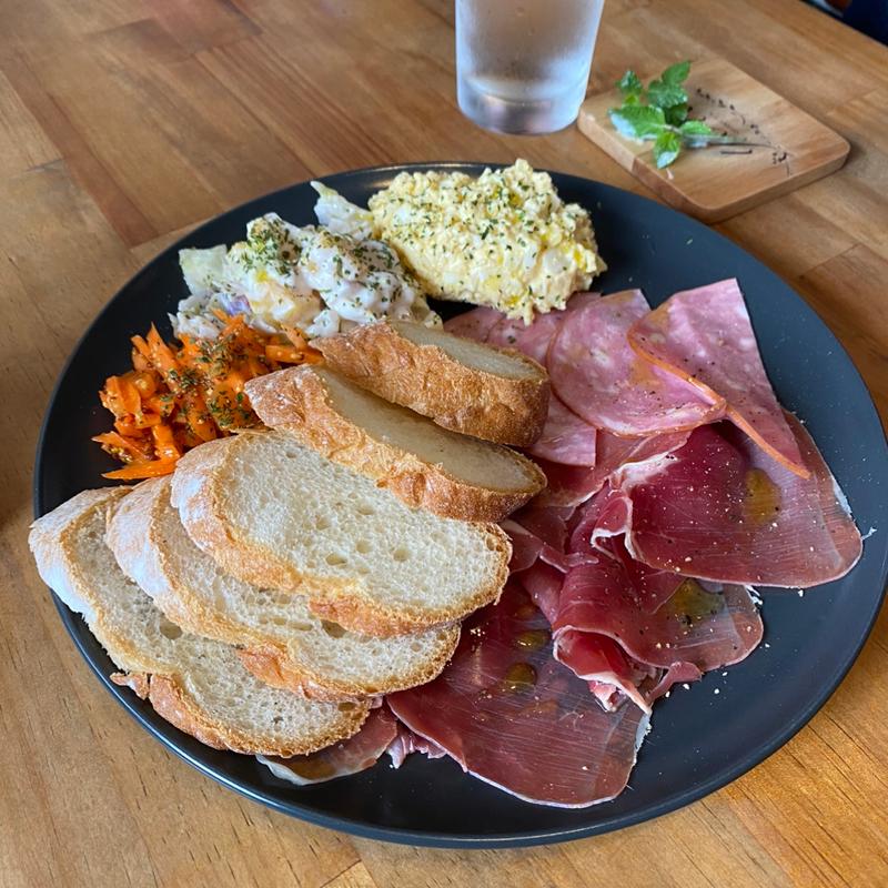 yota’sプレート〜前菜盛り合わせ〜(yota-OHANAJAYA- よたお花茶屋)