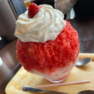 ふわふわかき氷　ストロベリー(開元カフェ （Kaigen cafe）)