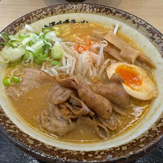 炙り肉盛り味噌ラーメン(金澤濃厚味噌らーめん 神仙 )